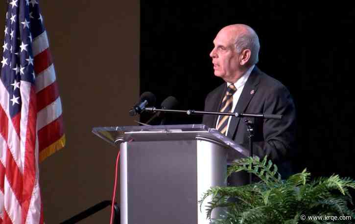 Santa Fe mayor returns to work after minor heart attack