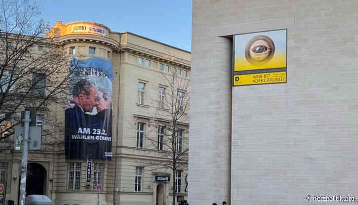 Kunstfreiheit: Berliner Polizei lässt Transparent am Gorki-Theater abhängen