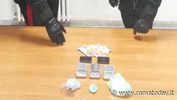 Rapina al centro commerciale: 27enne aggredisce addetto alla sicurezza e carabinieri