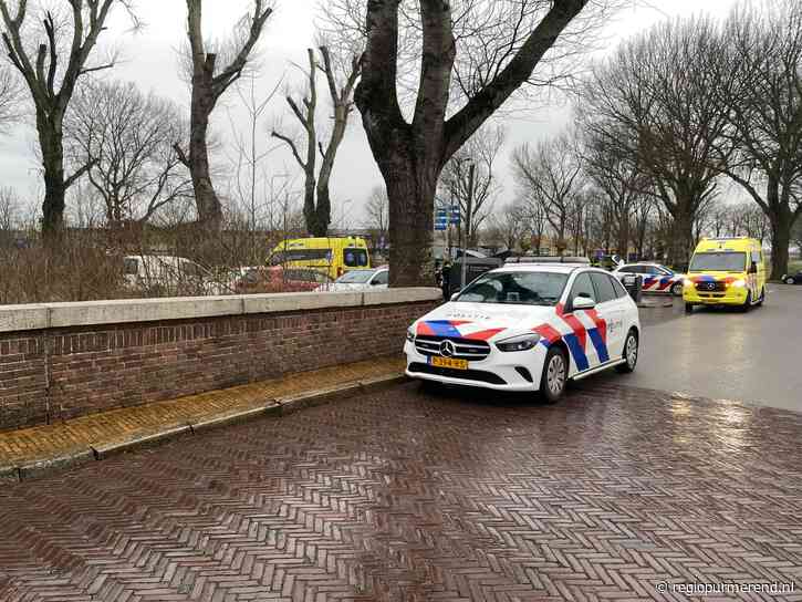 Zwaargewonde vrouw aangetroffen op parkeerterrein Edam