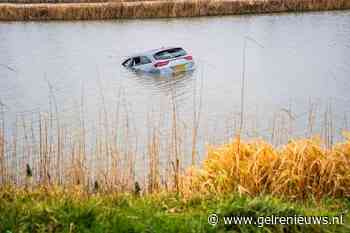 Auto belandt in het water na vergeten handrem