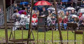 Bruls heeft een belangrijke boodschap tijdens herdenking bombardement: 'We moeten elkaar vasthouden’
