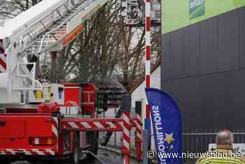 Brand verwoest achterbouw in Temse, supermarkt gevrijwaard