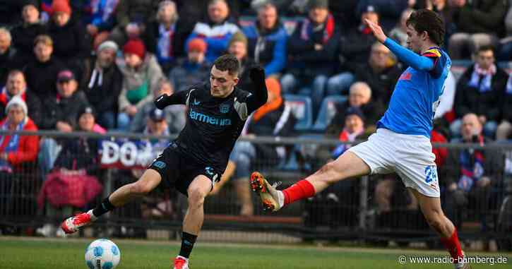 Leverkusen bleibt dran – Gladbach erlebt Debakel