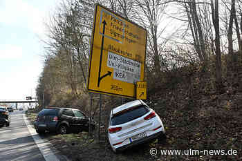 Schild auf B 10 eingefaltet kostet auch zwei Stunden Stau