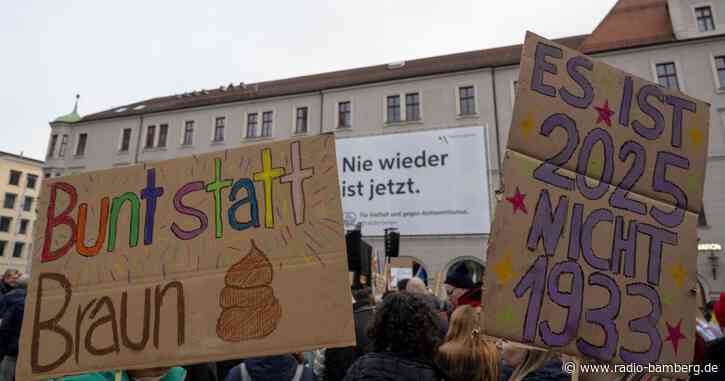Rund 12.000 Menschen bei Demo gegen Rechts in Augsburg