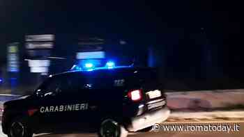 Prima prende a calci la porta dell'ex compagna, poi minaccia i carabinieri. Arrestato stalker ubriaco