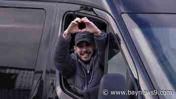 Israel delays release of Palestinian prisoners after Hamas frees 6 hostages