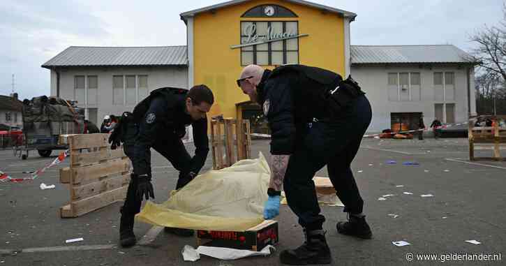 Dode en gewonden na mesaanval op agenten in Frankrijk, Macron spreekt van terreuraanslag