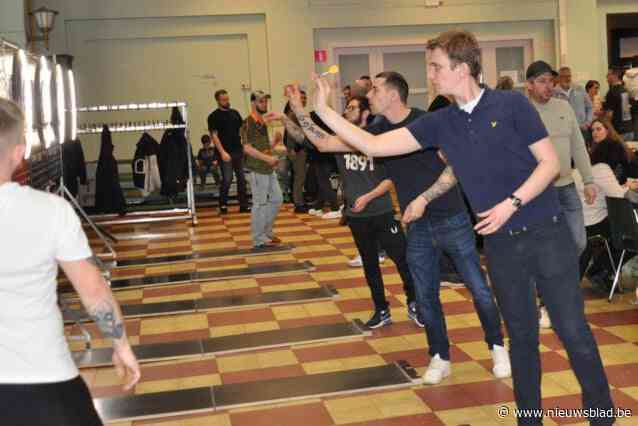 64 deelnemers gooien pijltjes voor Hamse Dartskampioenschap