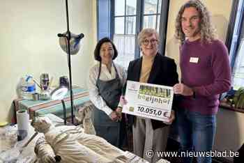 Gulle gidsen halen recordbedrag op voor restauratie beeld van patrones Begijnhof