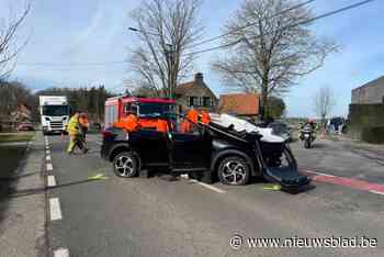 Brandweer moet persoon bevrijden na ongeval tussen personenwagens