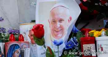 Bericht van ernstig zieke paus vanuit ziekenhuis: ziet behandeling ‘met vertrouwen tegemoet’