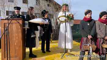 „Gott muss ein Mehringer sein“: Rechtmehring feiert „Oidboarische Bauernhochzeit“