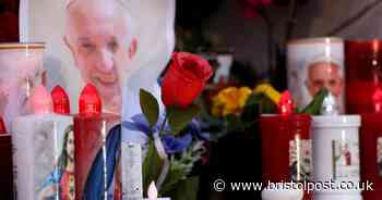 Who chooses a new pope and what happens at the vote and ceremony