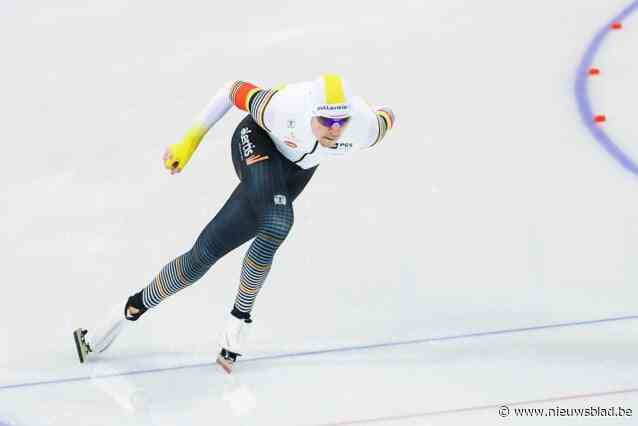 Indra Médard en Fran Vanhoutte tijdens Wereldbeker negende op massastart