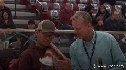 2 high school students receive Navajo Nation Bilingual Seal of Proficiency