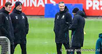 LIVE | Robin van Persie begonnen aan nieuwe klus bij Feyenoord, volg zijn eerste persconferentie straks hier