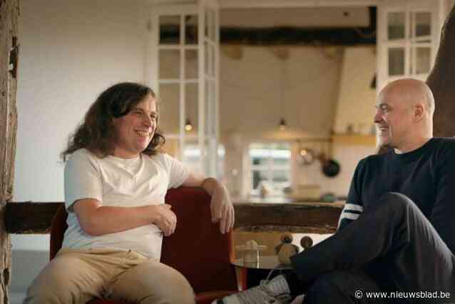 Op zijn achttiende kreeg Bram de diagnose ‘tourette’: “Ik zoek bewust jobs waarin ik veel mensen moet spreken”