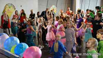 Volle Stadthalle: Kinderfasching doppelt gefeiert