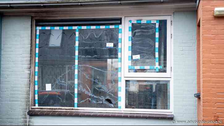 Flevoland - Nieuwsoverzicht 24/02 | Brand in woning aangestoken • Zorgen om jeugdzorg in Almere