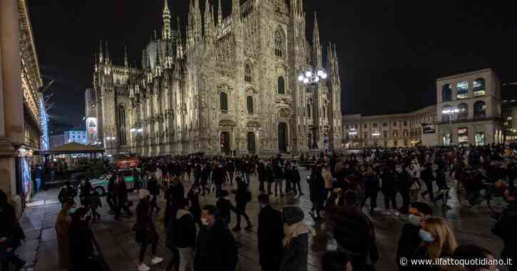 Evacuato il negozio H&M in piazza Duomo a Milano: fumo dai magazzini, vigili del fuoco al lavoro