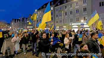 Demonstration zum dritten Jahrestag des Ukrainekriegs auf dem Rathausplatz