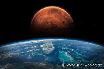 Met de sterrenkijker naar de sterren kijken