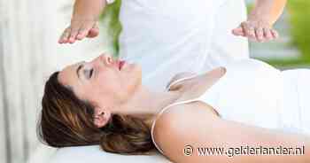 Zieke trucker klust stiekem bij als paranormaal expert op spirituele beurs, recherche betrapt hem