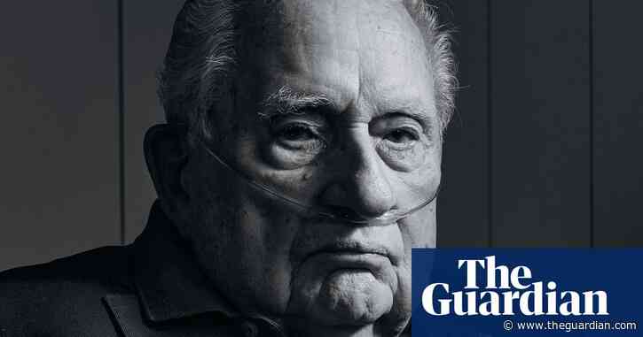 Clint Hill, Secret Service agent who leapt on to car after JFK was shot, dies aged 93