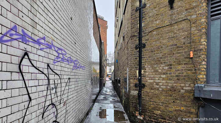 London’s Alleys: Nelson Passage, EC1