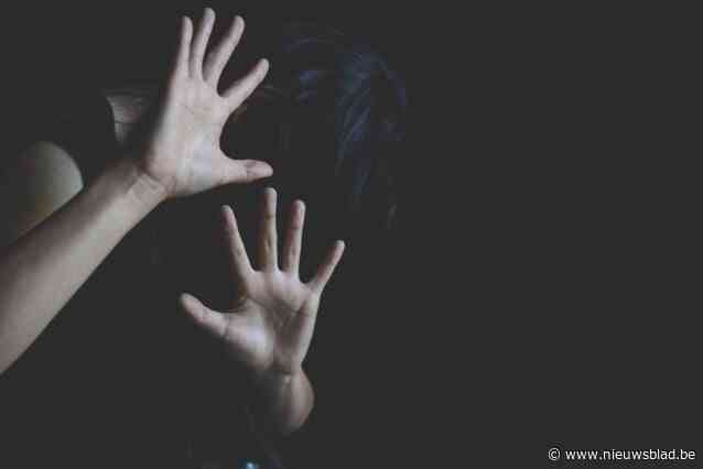 Man die eigen vrouw verkracht en daarna minnaar gewapend gaat opzoeken krijgt 20 maanden cel