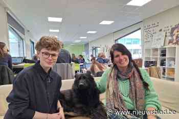 Schoolhond Sterre bevordert mentaal welzijn op het atheneum: “Het is een echte diva”