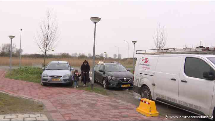 Lelystad - Ouders zijn gevaarlijke verkeerssituatie rondom basisschool zat