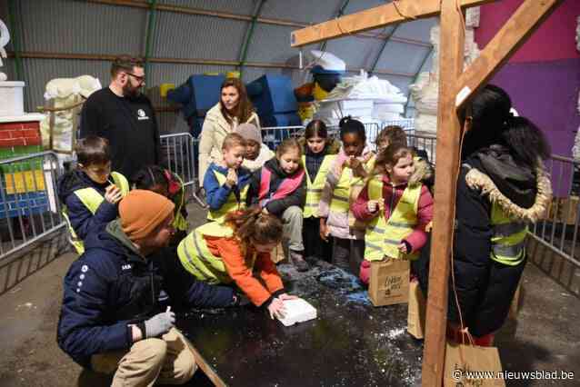 Carnavalisten zetten werkplaats open voor leerlingen basisscholen