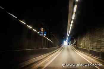Te grote vrachtwagen richt schade aan aan Kruidtuintunnel