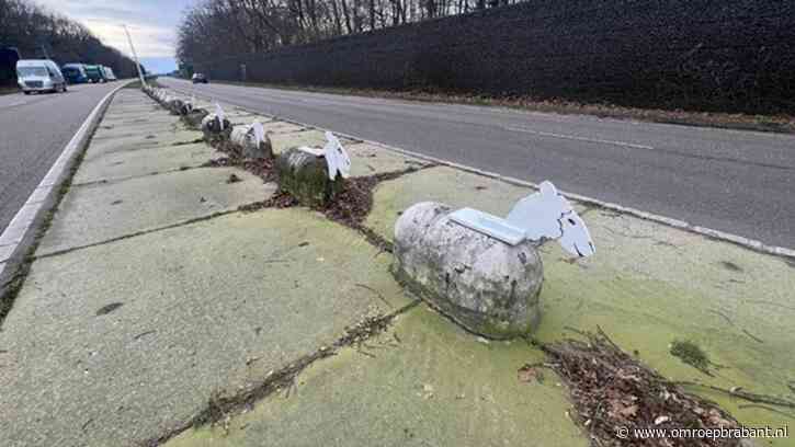 Grappenmaker slaat toe: bèèèh-tonblokken langs de weg