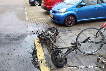 Scooter volledig verwoest door hevige brand