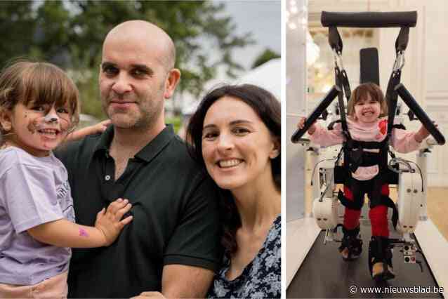 Op tien dagen tijd veranderde ‘foutje in DNA’ het leven van Sophia (3): “Gelukkig is dit voor haar nu nog allemaal normaal”