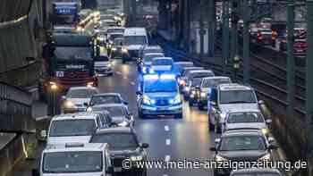 Rettungsgasse durchfahren: Kann es im Sonderfall erlaubt sein?