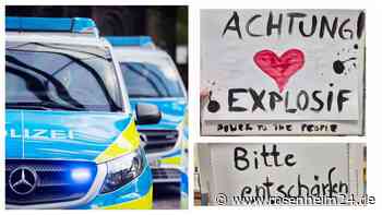 „Achtung explosif“: Polizei greift Frau mit fragwürdigem Schild im Bahnhof auf