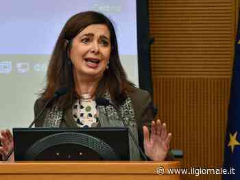 Albania, l'ultimo delirio della Boldrini: ora l'Italia "sequestra" i migranti in mare