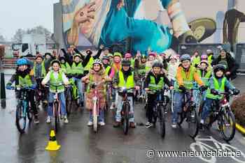 Driehonderd Kuurnse leerlingen oefenen fietskunsten op uniek KBK-parcours