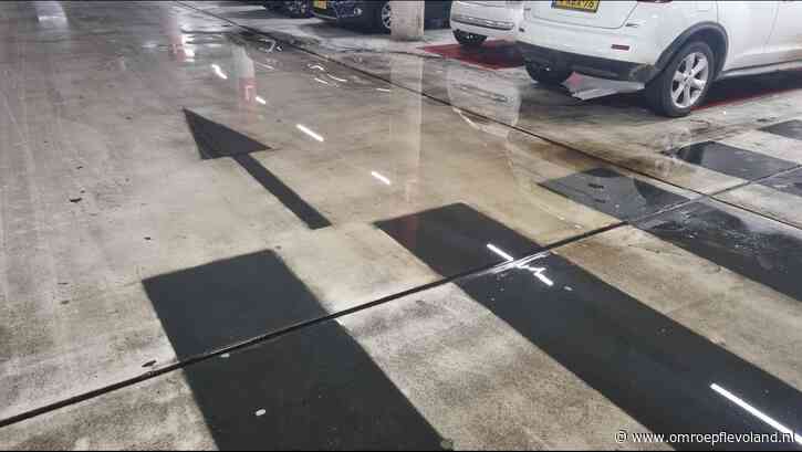 Almere - Over een maand moet wateroverlast in grootste parkeergarage van Almere verleden tijd zijn