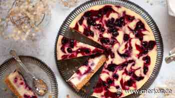 Mit diesem fruchtigen Blaubeer-Käsekuchen holen Sie sich ein Stückchen Sommer in die Küche
