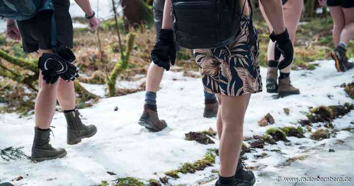 Halbnackt durch die Kälte – Eiswandern im Fichtelgebirge