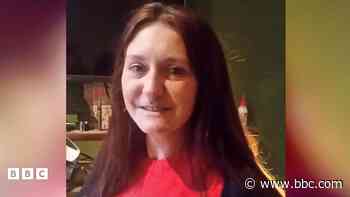 Teyrnged i ddynes wrth i ymchwiliad i farwolaethau barhau