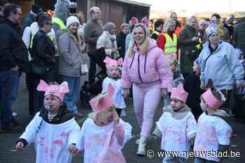 Kleutertjes ’t Puzzeltje houden carnavalwandeltocht met ouders en grootouders