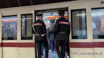 Metro A, lady "latinos" approfittano della calca nel vagone e derubano anziana turista