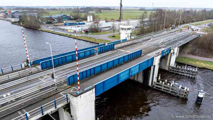 Brug Uitwellingerga wordt vanaf komend jaar iedere vaarseizoen verwijderd voor zeilschepen met hoge mast